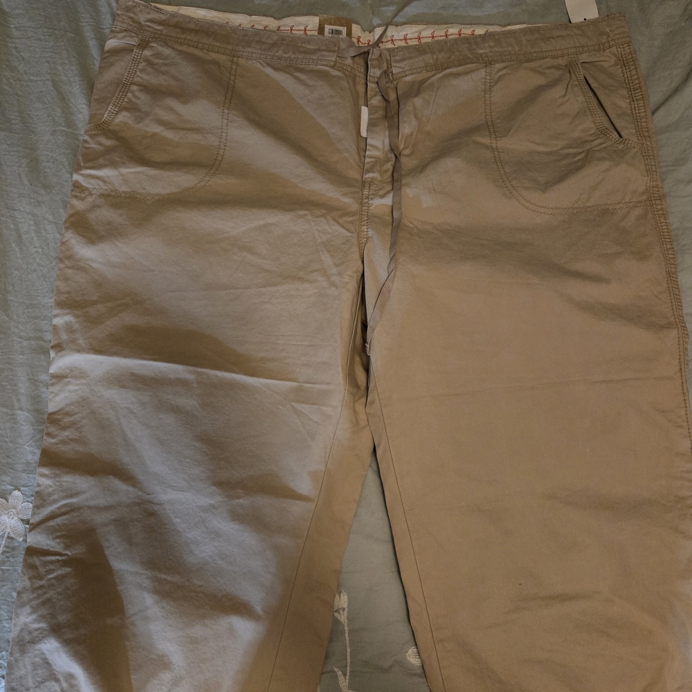 Women's Tan Capris. NWT